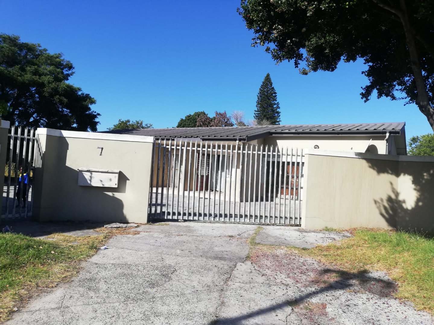6 Bedroom Property for Sale in Parow Valley Western Cape